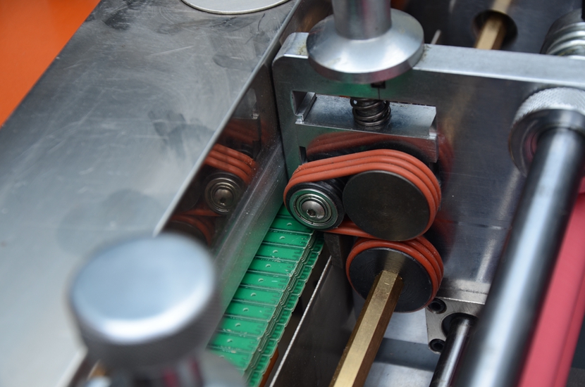 如何提高全自動數(shù)控V-CUT機的加工速度 如何提高全自動數(shù)控V-CUT機的加工速度